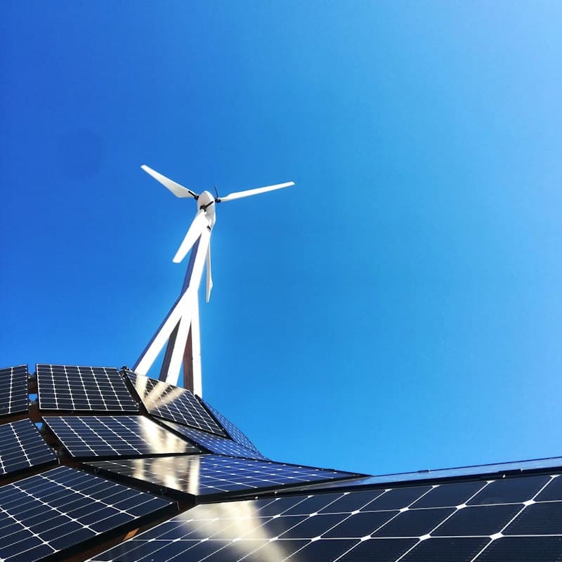 Sistema híbrido solar e eólico